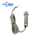 国际工牌E3F-DS30C4 漫反射 光电开关 传感器 三线 NPN 常开可调 铜管