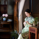 一城风絮西园游梦丨春夏新款仿晚清古董衣如意云头手绣提花重缎短袖旗袍裙 绿色 S