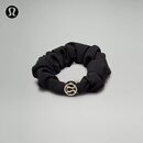 lululemon丨Uplifting 女士带徽标发圈 LW9FDGS 黑色 O/S