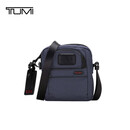 途明（TUMI）GEN系列男士单肩包休闲小号斜挎包海军蓝 夏季出游