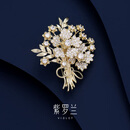 紫罗兰花蓬胸针高档满锆花束轻奢胸花生日礼物新款潮