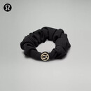 lululemon丨Uplifting 女士带徽标发圈 速干 芯吸 LW9FDGS 黑色 O/S