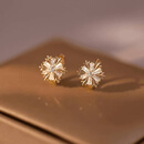 铜合金锆石耳饰韩国高级感雪花耳扣女小巧精致气质耳环新款耳饰 2025爆款雪花耳扣1对送精美礼盒