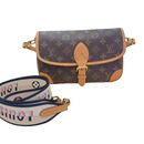 【二手95新】L DIANE手袋 法棍包 单肩斜挎腋下包  配有粉色肩带 女士包袋 98新 DIANE手袋 法棍包 单肩斜挎腋下包