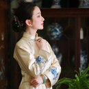 一城风絮浮光跃锦丨一城风絮丨复古醋酸缎绣花窄长袖立领夹棉宽松古法旗袍 【米色】醋酸缎绣花窄长袖旗袍 绗缝仿丝棉内里 L