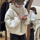 【爆款推荐】2026春季新款洋气女上衣冲锋衣女短款外套运动小个子 米白色 L （120-140斤）