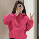 【爆款推荐】2026春季新款洋气女上衣冲锋衣女短款外套运动小个子 玫红色 L （120-140斤）