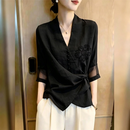 2026夏季新款黑色V领提花短袖衬衫女大码胖MM气质减龄上衣CJF39 黑色 2XL 【130-140斤】