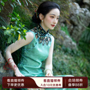 一城风絮青衫云绣丨精英衣橱丨夏款正绢如意云肩刺绣收省修身无袖旗袍 【绿色】真丝植物染云肩绣花旗袍 S