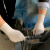 塞莫诗一次性乳胶橡胶手套100只 耐用型家庭清洁实验室工业多用途L907MW 小号S