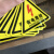 有电危险警示贴 三角形 安全标识牌 贴纸 警示牌标识牌黑色 当心触电黑色 7x7cm