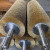 定制镀铜钢丝辊工业圆形滚筒刷抛光除锈去毛刺缠绕硬毛不锈钢丝刷 缠绕钢丝辊带轴 不掉毛实物拍摄