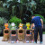 户外卡通垃圾桶动物雕塑生肖幼儿园景区收纳箱果皮箱创意装饰摆件 卡通兔树皮景观垃圾桶