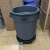 圆形垃圾桶塑料桶带盖大号大容量户外小区物业塑料环卫桶带轮 豪华75升灰色+底座