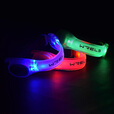 乐卡利夜跑发光手臂灯带 骑行彩色灯led发光臂带电池夜跑警示灯