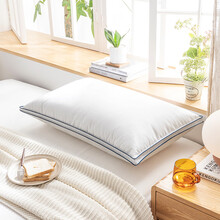 京东京造 臻柔羽绒枕 五星酒店枕全棉白鹅绒枕芯 48x74cm 单只