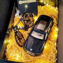 劳斯莱斯库里南仿真车模合金汽车124模型情人节生日礼盒送男朋友 深邃黑-库里南-黑色弯把单车礼盒