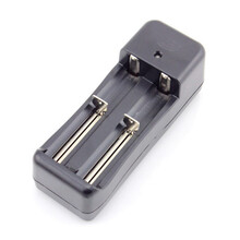 木有火适用3.7V 锂 电池充电器 4.2V通用 18650 16340 头灯 手电筒激光笔 双节电池充电器