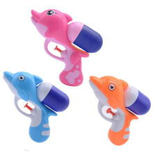 抖音同款小黄鸭小猪小企鹅水枪沙滩戏水玩具按压水枪夏日发射玩具水枪 小海豚水枪（随机1把装）