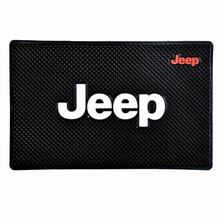 车内饰品车载置物垫中控台车标手机摆件防滑垫耐高温硅胶汽车用品 乳白色 JeeP19*12cm