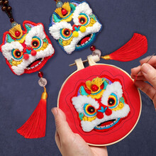 车载挂件车内饰品醒狮刺绣平安福diy醒狮汽车挂钥匙扣平安符挂件送男友香囊醒狮手工制作汽车装饰用品挂件 红色醒狮 (成品）福袋+礼盒