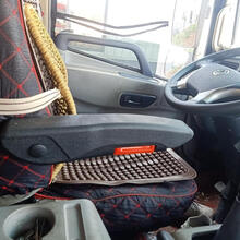 货车主驾驶座椅扶手江淮骏铃GV3V5V6V9帅铃H330K340汽大货车专用座椅扶手加改装通用 黑色【左右通用】 中号支架