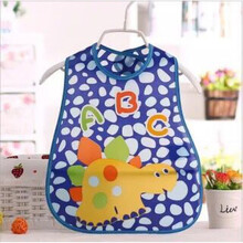 围嘴口水巾宝宝防脏漏防水新生婴儿翻兜围嘴食饭兜立体防水罩衣口水围脖加大 蓝色恐龙