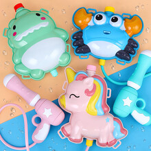 披风熊儿童背包水枪玩具抽拉式沙滩戏水呆呆龙喷水枪打水仗神器男孩熊猫大容量游戏玩具女孩独角兽儿童节礼物 独角马背包水枪-粉色（约2.2L）