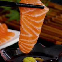 生吃新鲜三文鱼整条中段生鱼片刺身日料寿司即食新鲜活+芥末酱油 1000g(情侣吃) 去骨去刺去边角料在430g左右