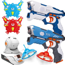 儿童电动玩具枪打飞碟打蜘蛛投影打鸭子声光CS红外线对战儿童玩具手枪男孩生日礼物7-13岁 白蓝双枪2飞碟+2蜘蛛+2胸甲+1投影 官方标配：送电池螺丝刀