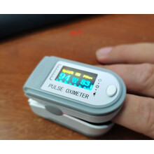 ZOTOYL手夹式血氧饱和度监测血氧仪脉率血氧仪家庭健康监测器 灰白