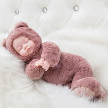 智能仿真娃娃玩具婴儿毛绒音乐娃娃会说话软胶安抚陪睡洋娃娃会唱歌睡眠娃娃女孩宝宝儿童玩具 酒红毛绒熊 35厘米【无声版】