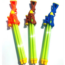 新款玩具针筒抽拉式水枪打水仗儿童泼水节玩具水枪滋男孩玩具 四管水枪65cm