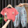 蓝花裤+砖红色T恤(猫和爪)