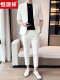 白色(西装+黑色T恤+裤子)
