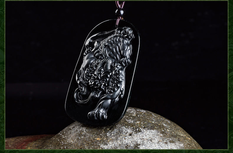 月半湾天然冰糯种翡翠墨玉麒麟玉牌吊坠男女款玉石挂件a货证书