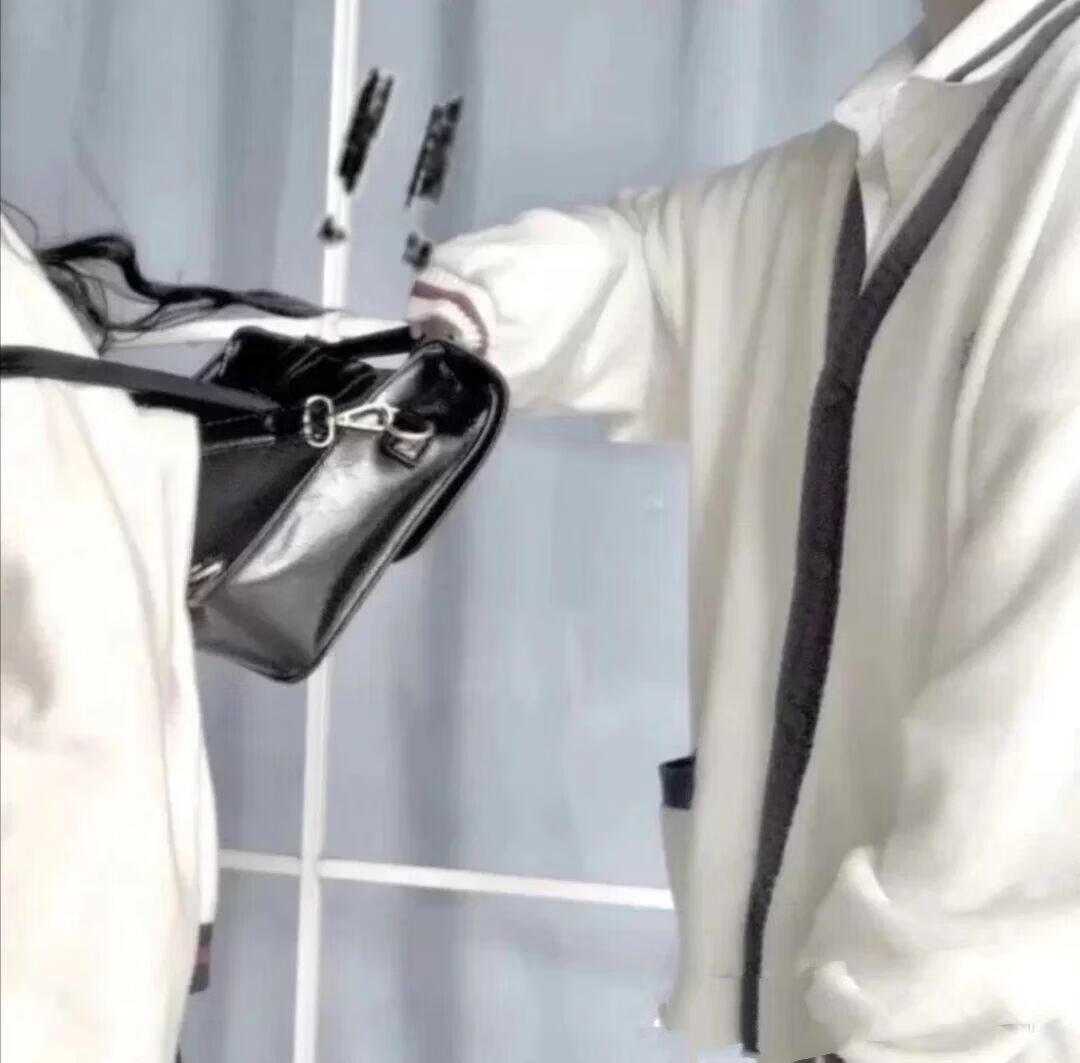 rtako 吃鸡神器自动压枪辅助器一键连发手柄手游外设物理外挂苹果安卓